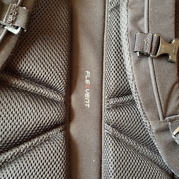 The North Face Connector Backpack - Brand new with Embroidery - Picture 7 of 8